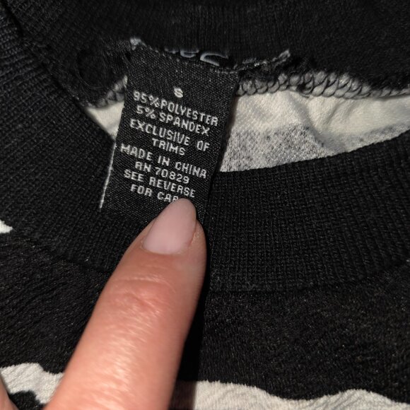 2- Crop Top Rue21 - Picture 2 of 3